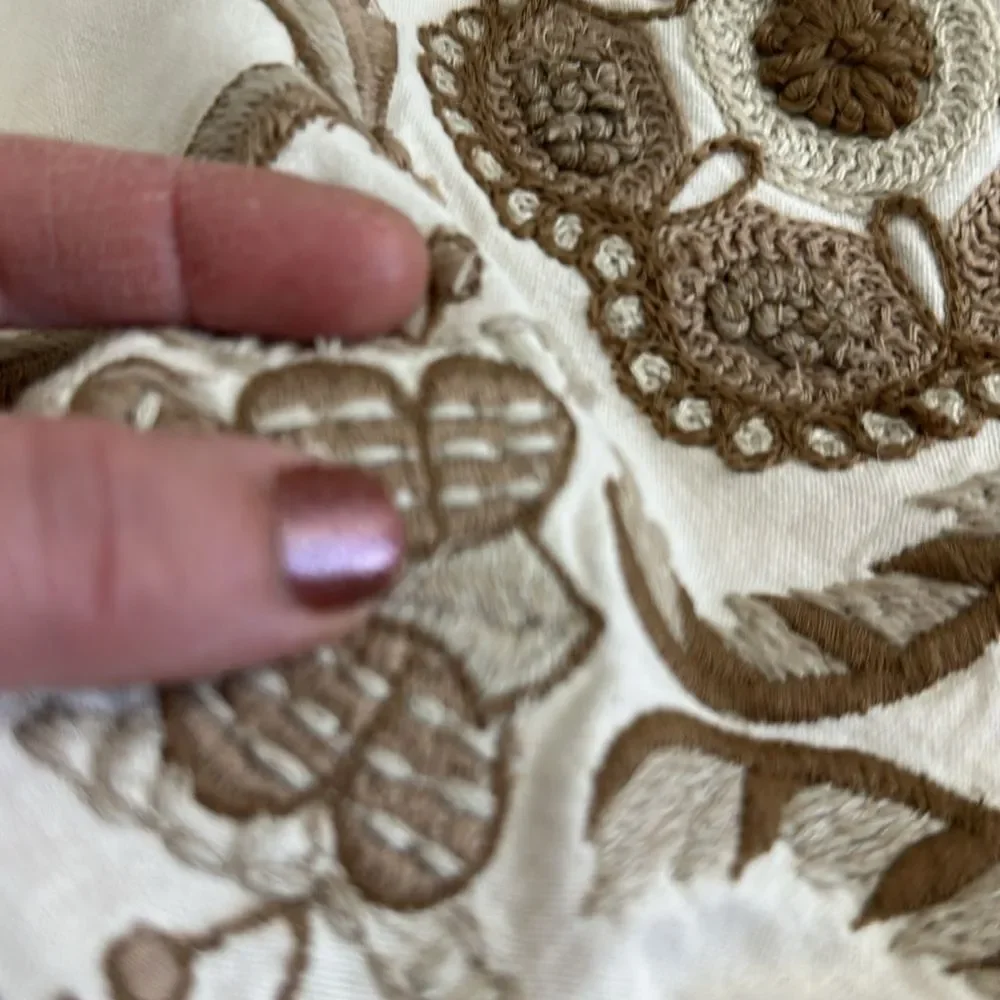 Pottery Barn Cora Medallion Embroidered Pillow Cover 20”x 20” Neutral Tones‎